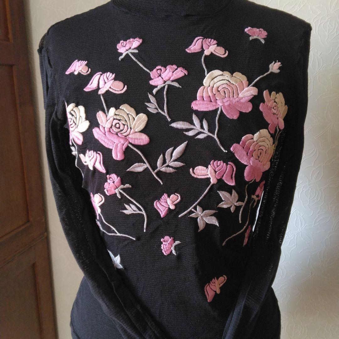 ヴィヴィアンタム　長袖トップス　薔薇刺繍