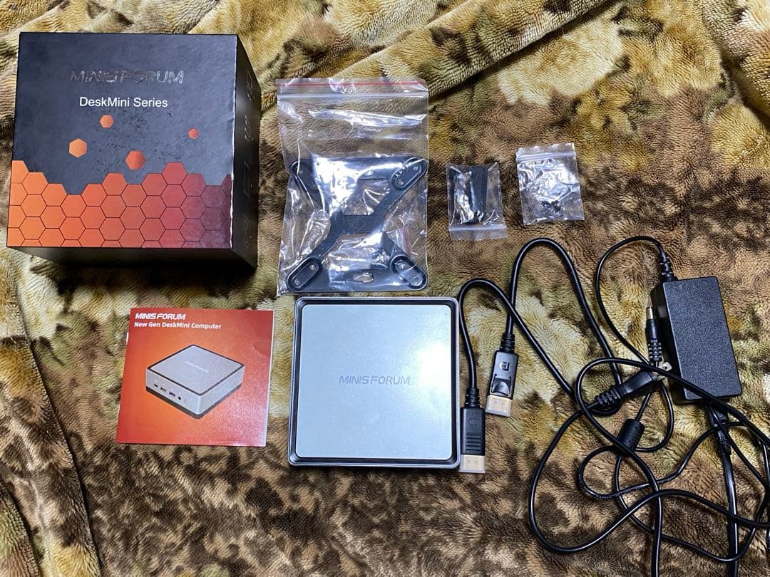 MINISFORUM ミニPC UM700 中古