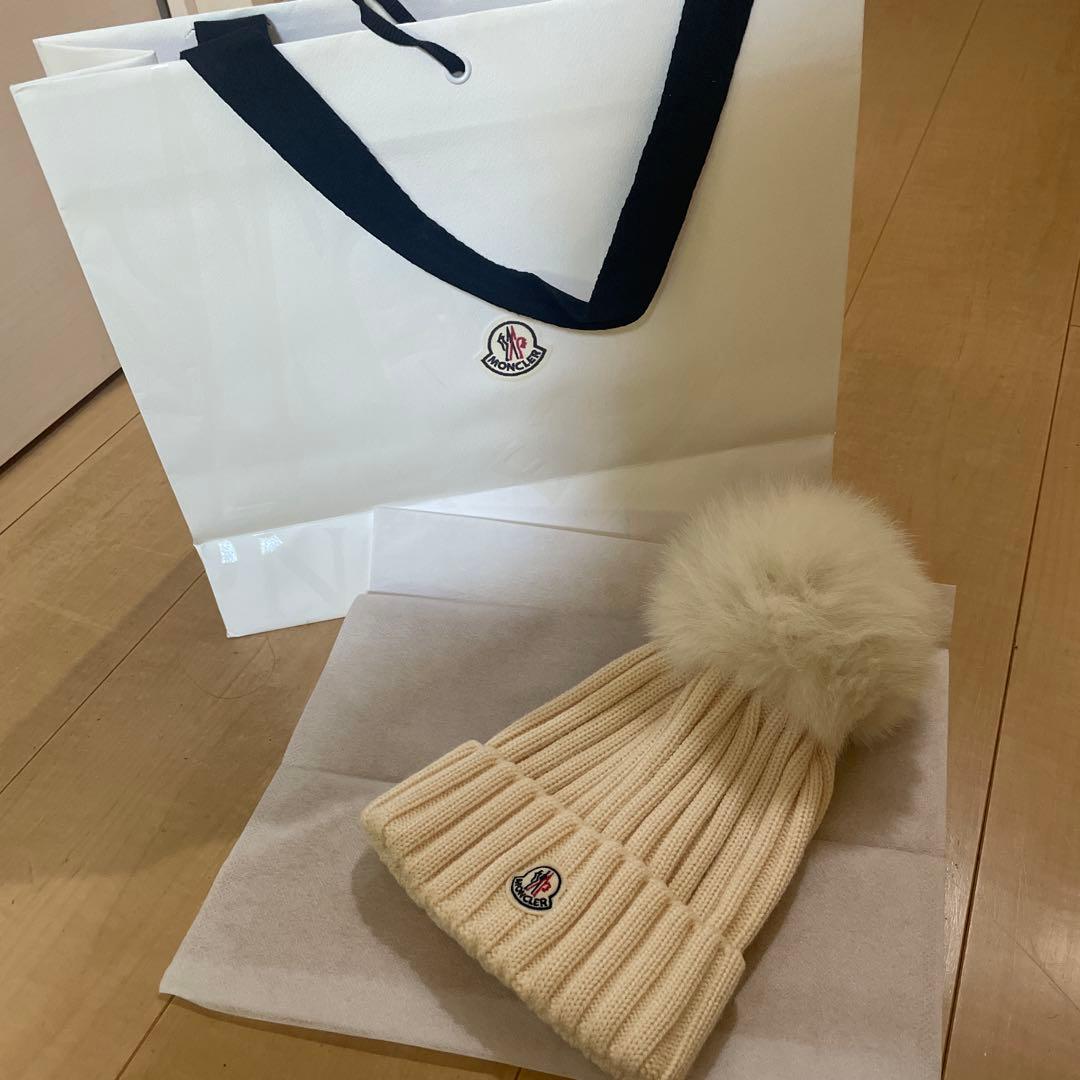 アイボリー ファー付きニット帽