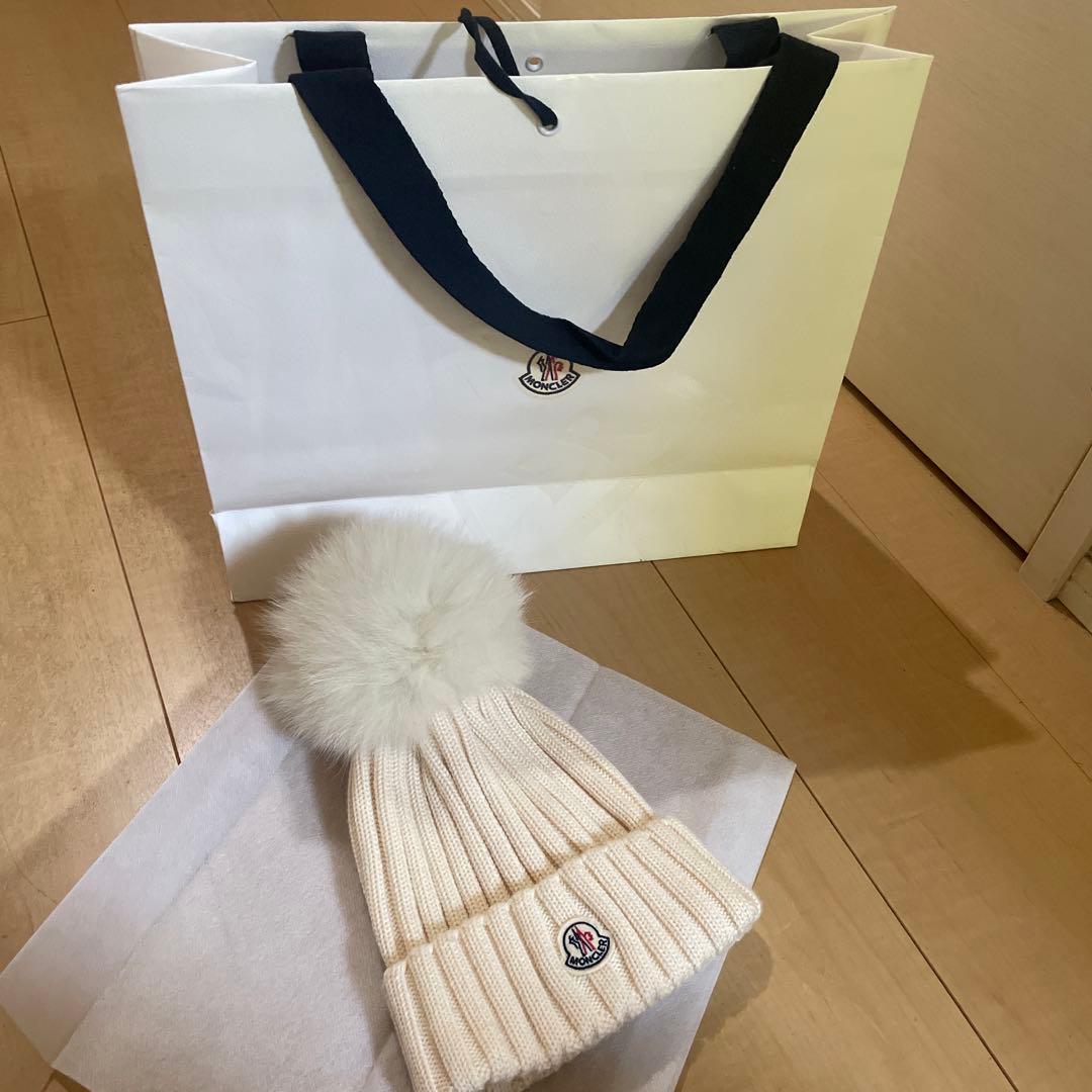 アイボリー ファー付きニット帽