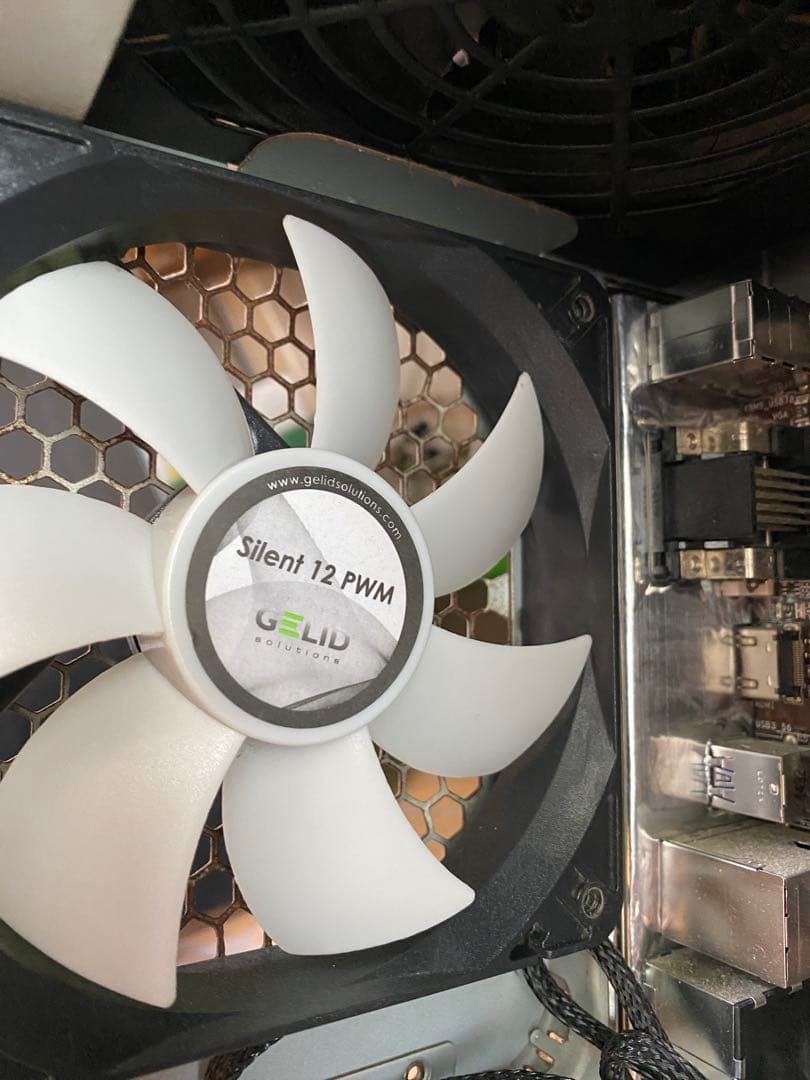 H97proマザー、i7-4790 CPU、ANTEC SOLOケース