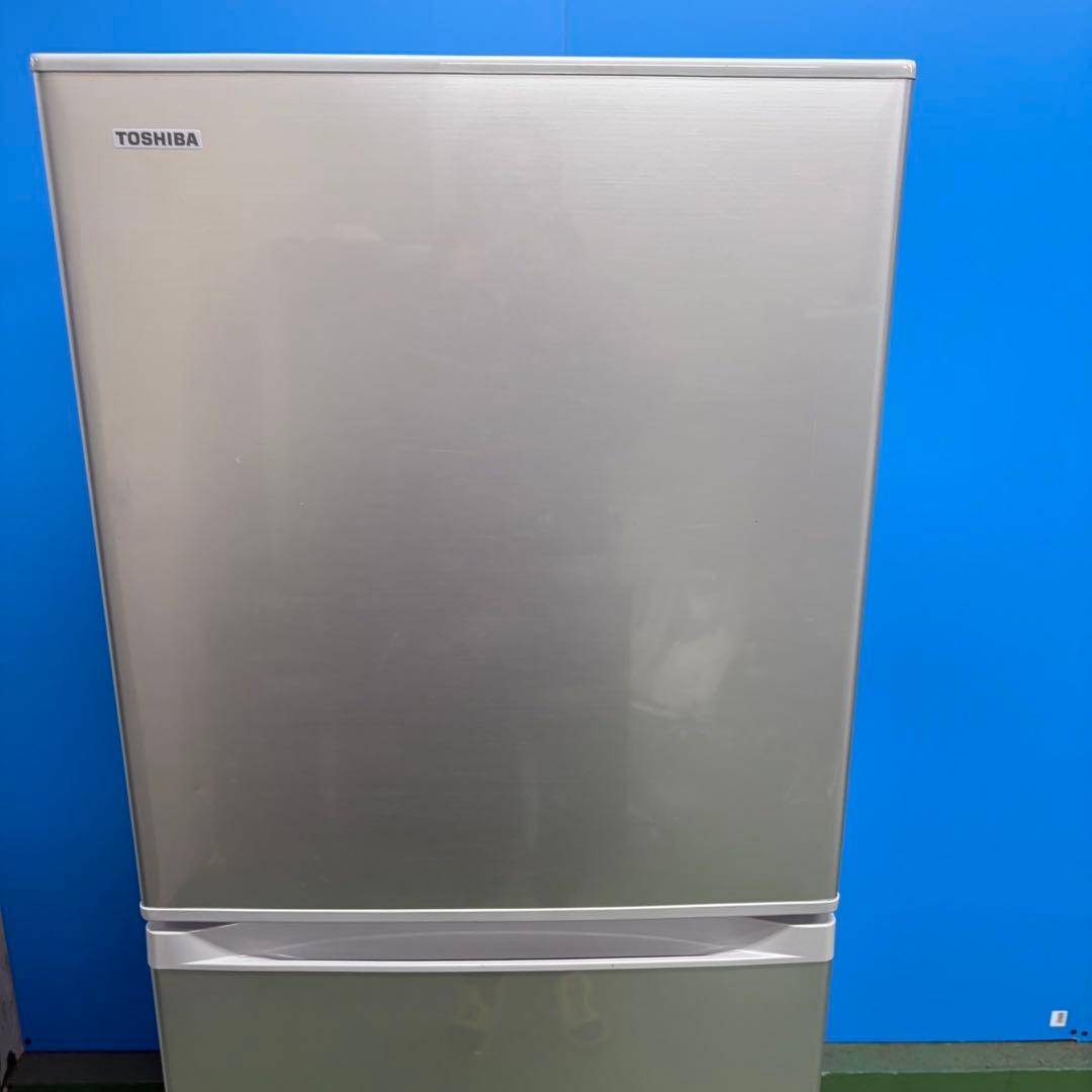 702 東芝大型冷蔵庫　300L強　小型　一人暮らし　右開き　自動製氷　シルバー