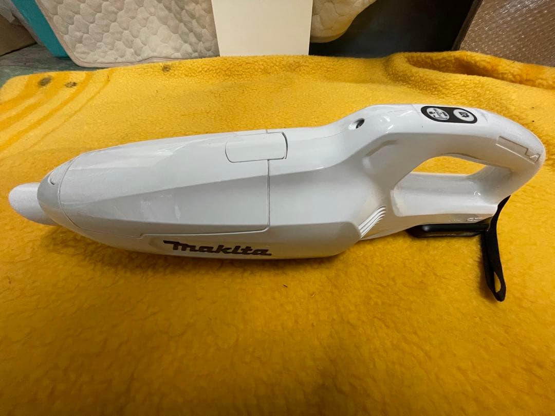 Makita マキタCL107FD充電式クリーナー（バッテリー付き）