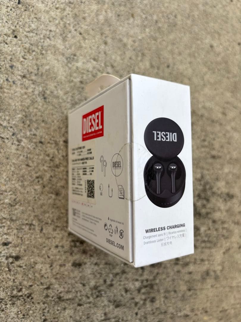 DIESEL TRUE WIRELESS EARBUDS ワイヤレスイヤホン