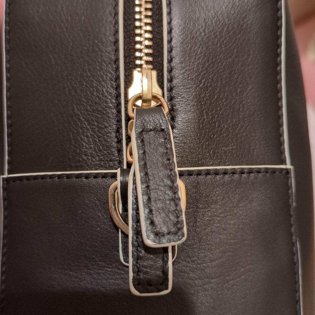 アニエスベー　新品本革¥53,900　ブラック/ホワイト　ショルダーストラップ付