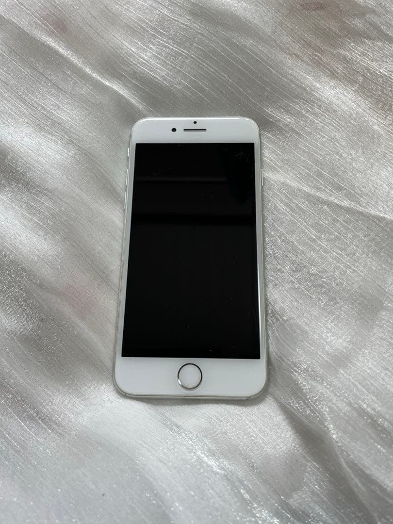 Apple iPhone 8 シルバー 本体