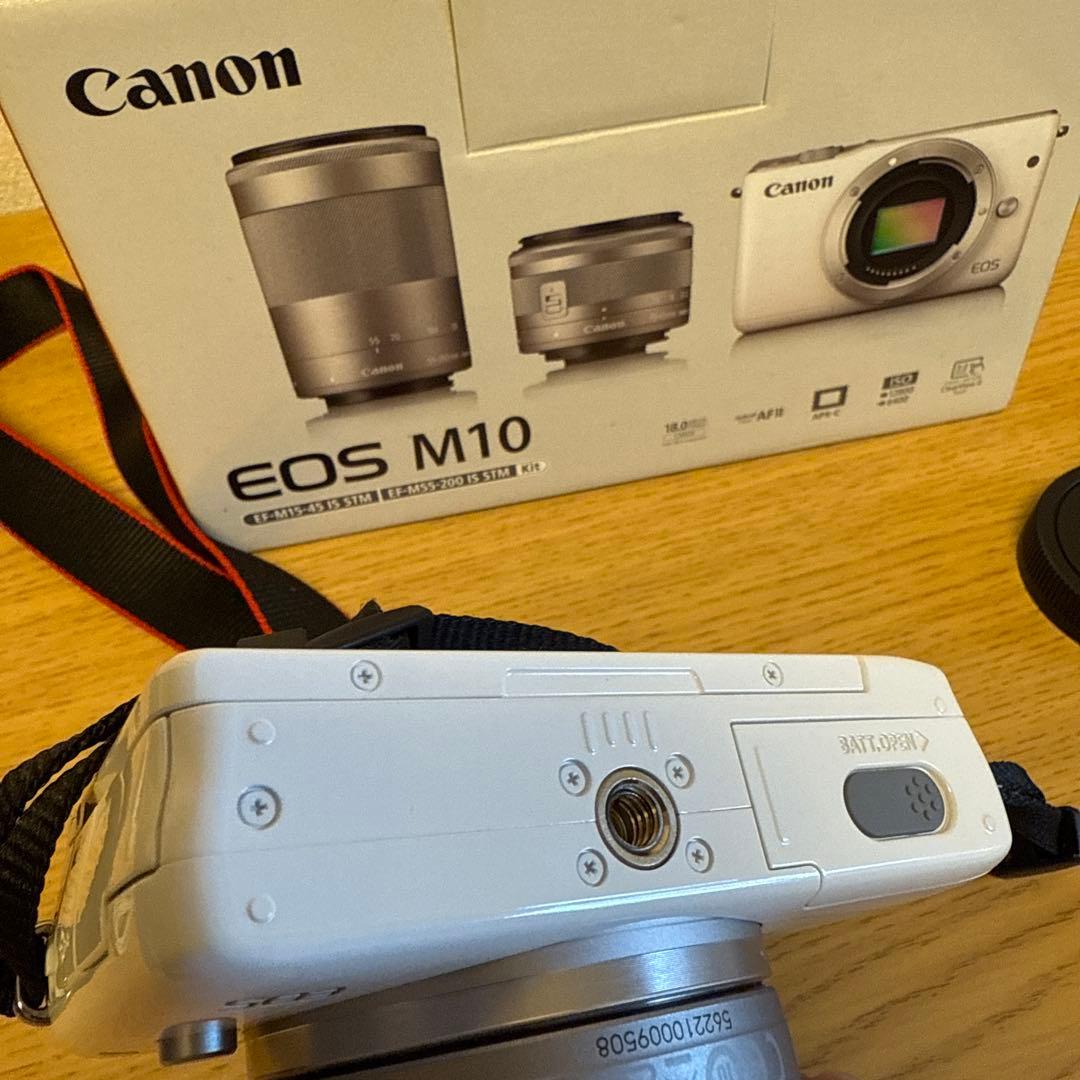 【美品】Canon EOS M10 ミラーレスカメラ フルセット