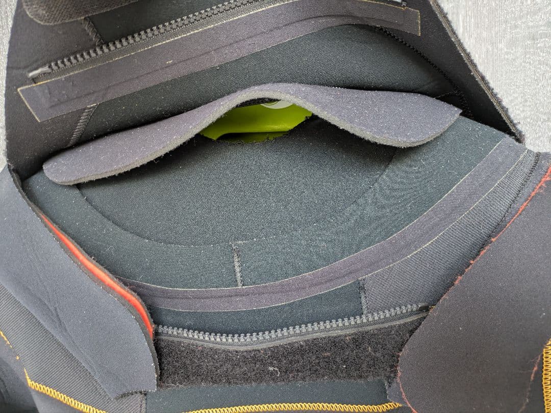 ウエットスーツ