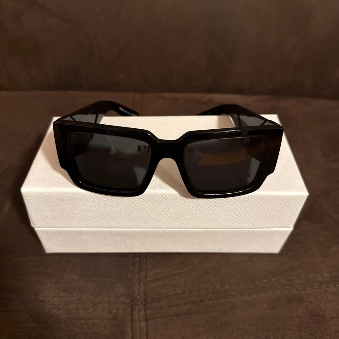 【PRADA】スクエアサングラス