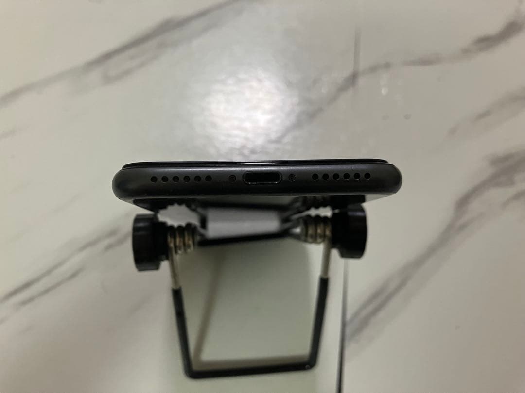 送料無料　iPhone8 美品　グレー