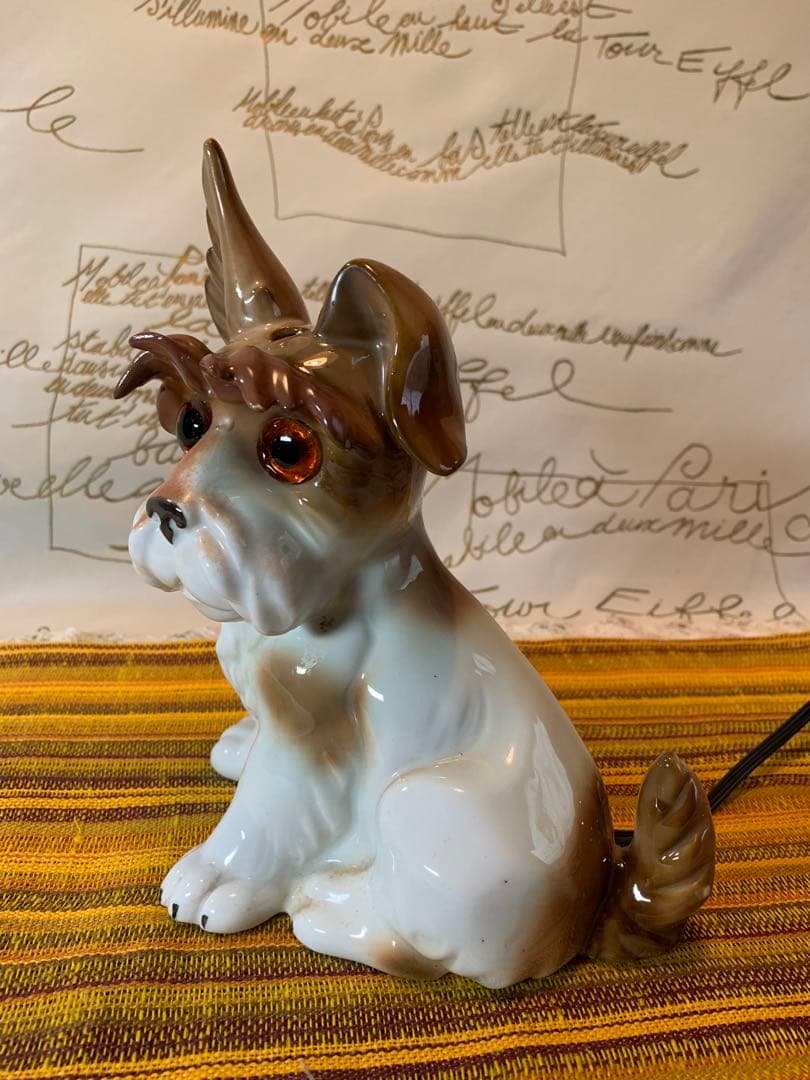ドイツ製　ビンテージ雑貨　陶器の電気アロマ装置。可愛いわんちゃんが光って匂う！