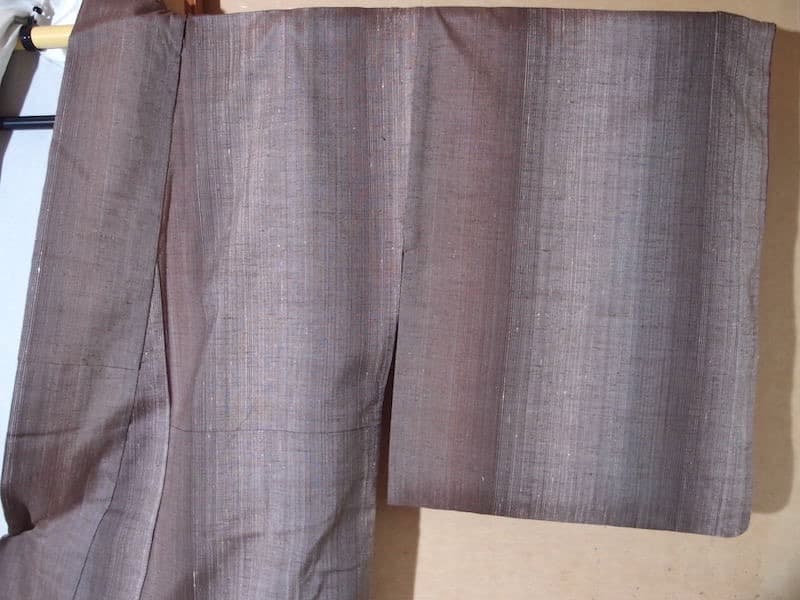 三越誂　暈し織り紬着物（縦縞文）裄68　正絹美品