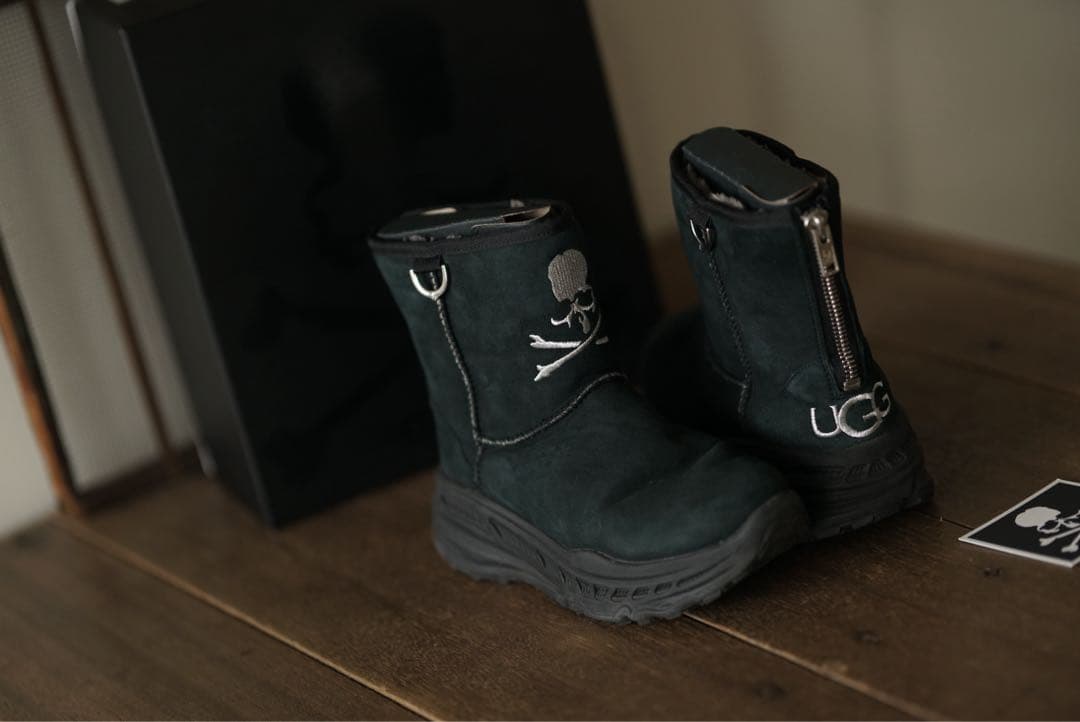 美品mastermind UGG バックジップ スカル刺繍 ムートン ブーツ