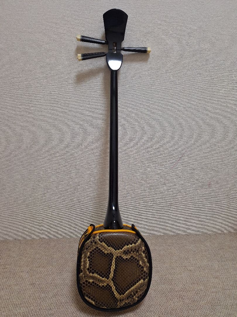 沖縄三線　ヘビ皮 ケース付き