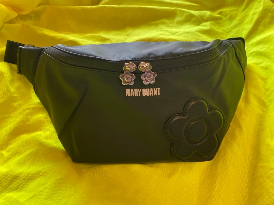 MARY QUANT ボディバッグ 黒　最後の一つ