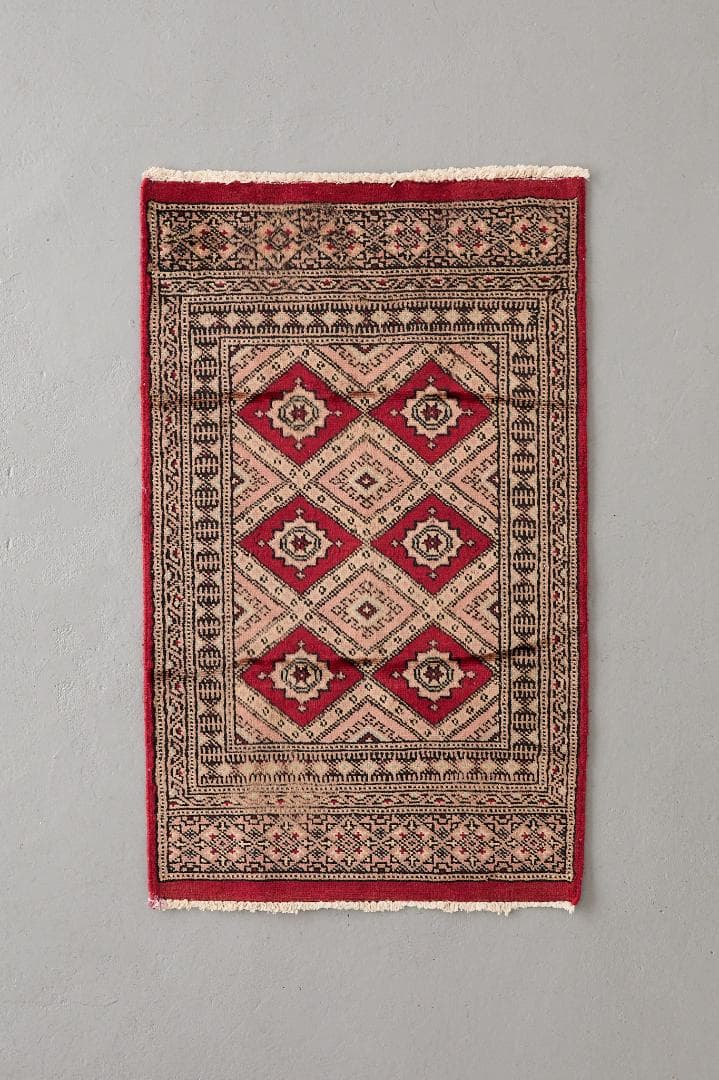 ヴィンテージラグ　トライバルラグ　パキスタン産（100×59cm）ベージュ　赤