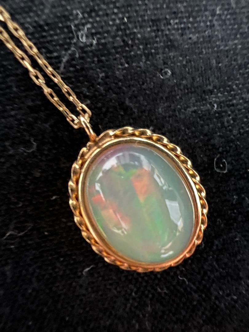 オパール　K18ネックレス