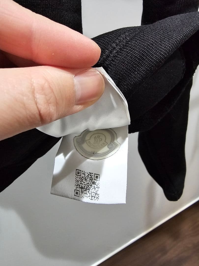 MONCLER ブラック クルーネック トレーナー