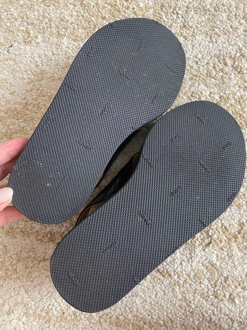 【シーズンオフ割引】トゥティエ　サンダル　ブラック240