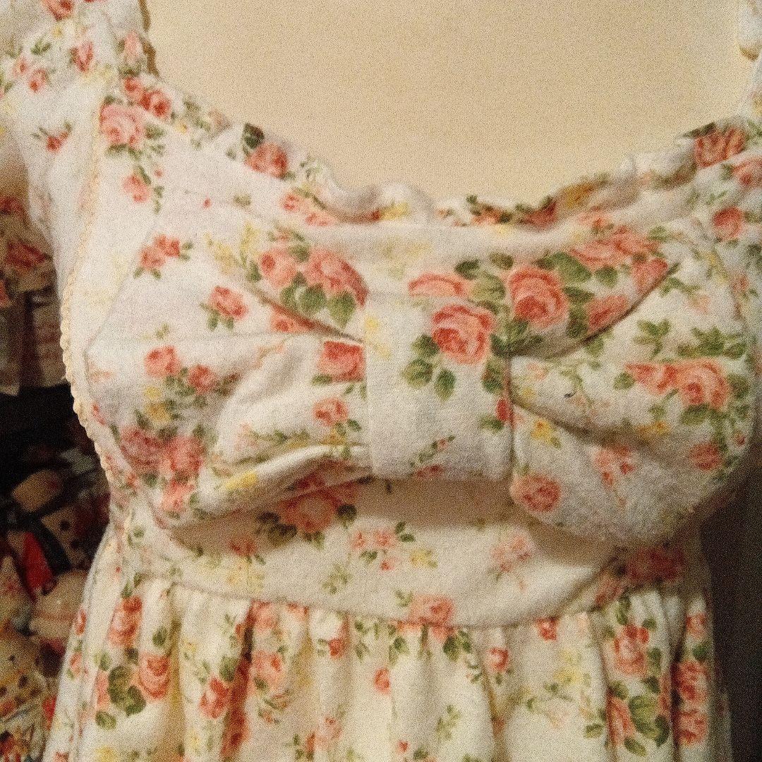 リズリサLIZLISAバラ柄ネルワンピース