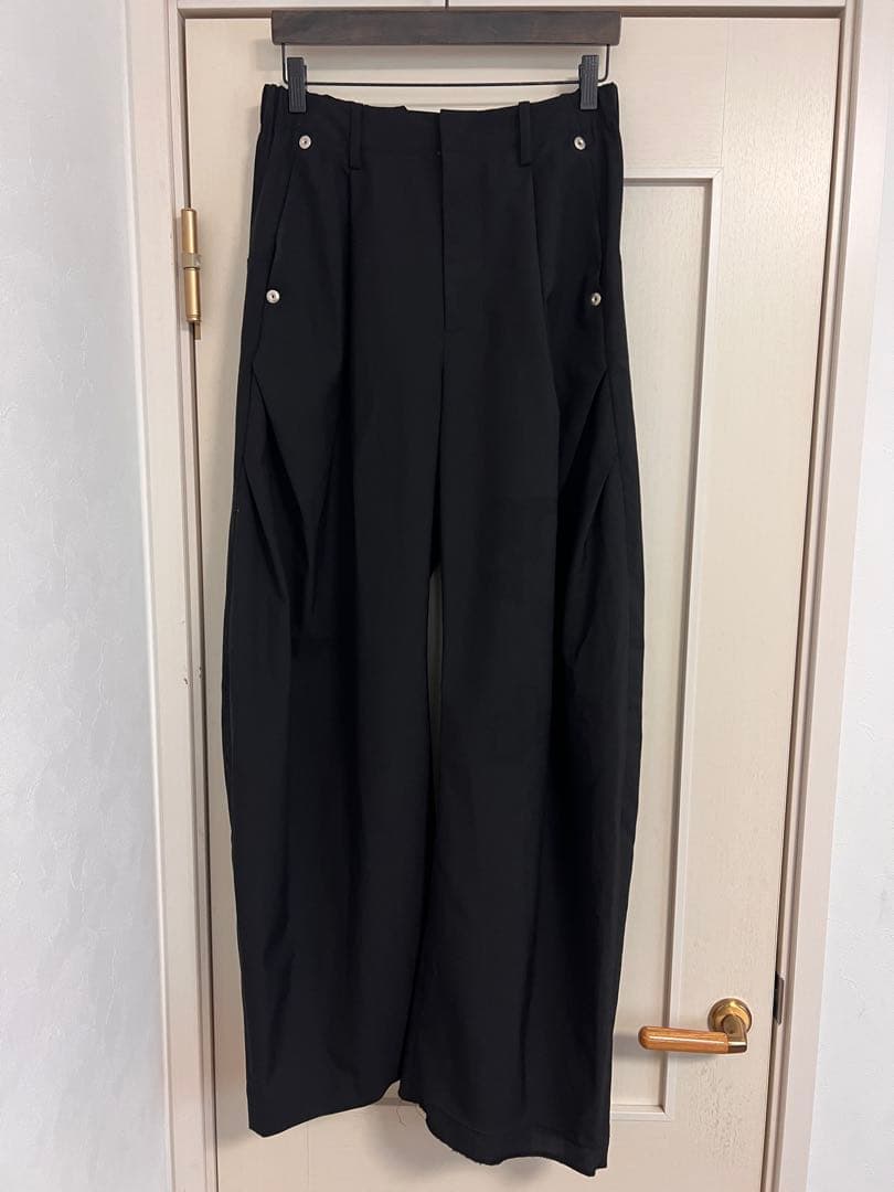 t*.様 【CONZ/コンズ】カーブレッグトラウザー ブラック サイズ2未使用級