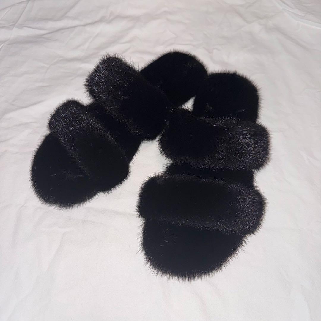 テ*ァ様 SAINT LAURENT ブラックファー・リアルミンクサンダル 44