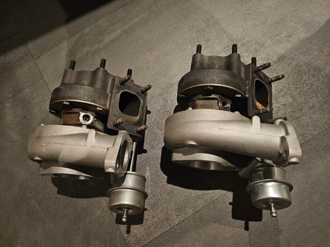 BNR34 　スカイライン純正ターボチャージャー 2個セット美品！