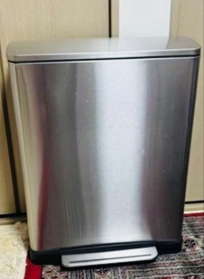 ステンレス製フットペダルゴミ箱