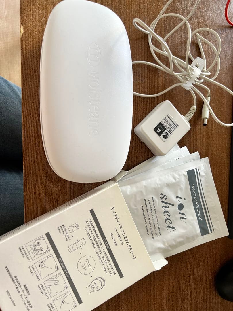 モイスティーヌ　美顔器　四枚パック付き　※別売り不可