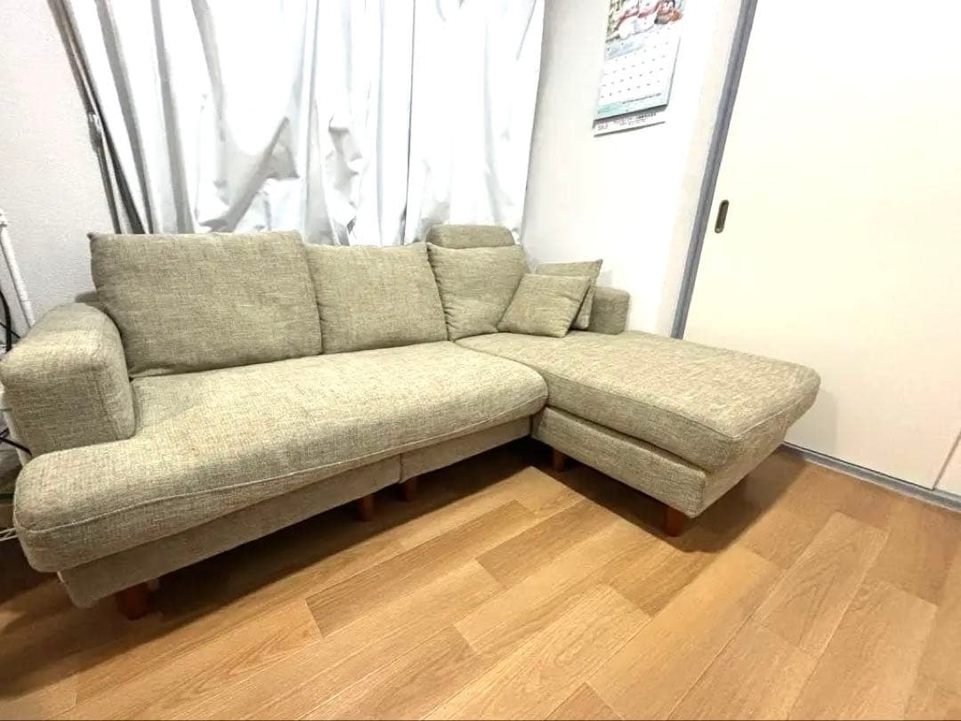 【値下げしました】ベージュ L字型ソファ 付属クッション付き　LOWYA