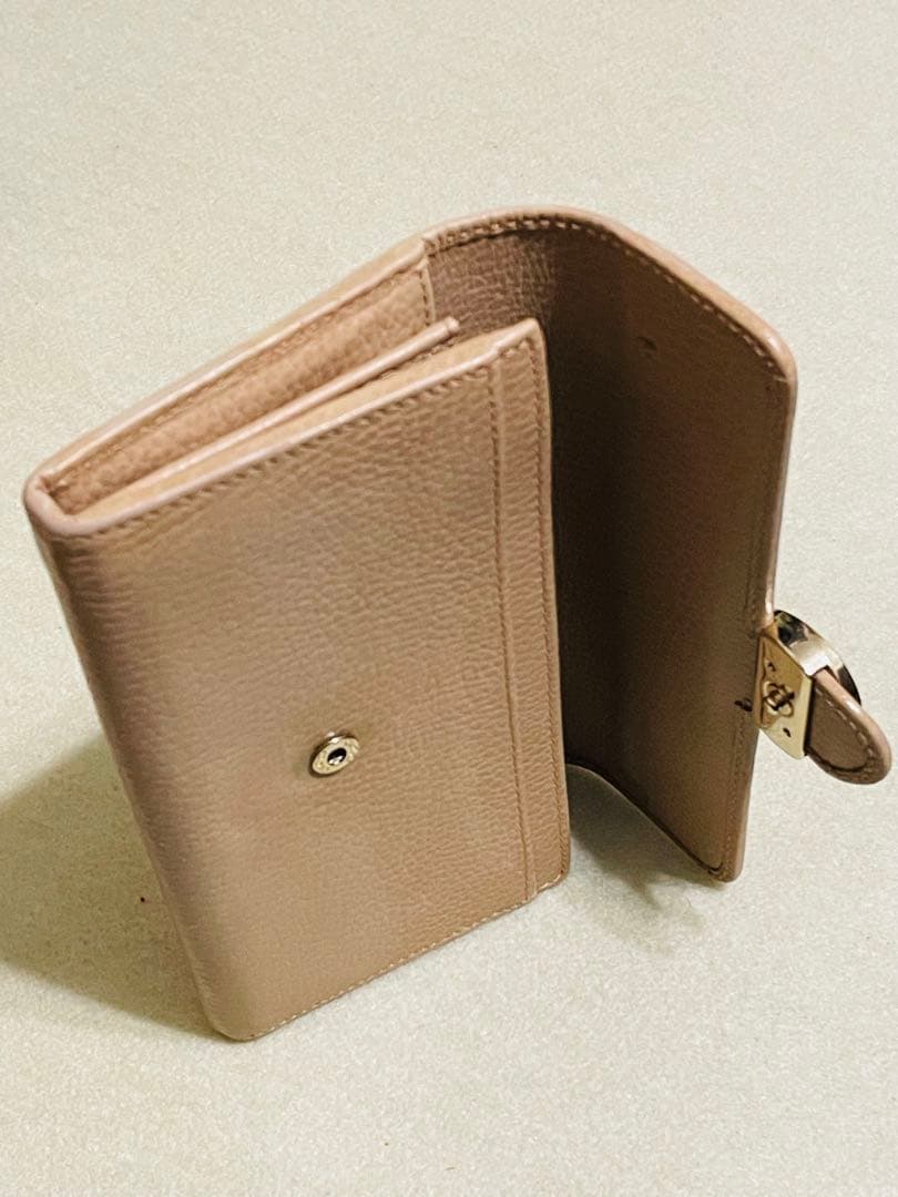 GUCCI ベージュ レザー 長財布