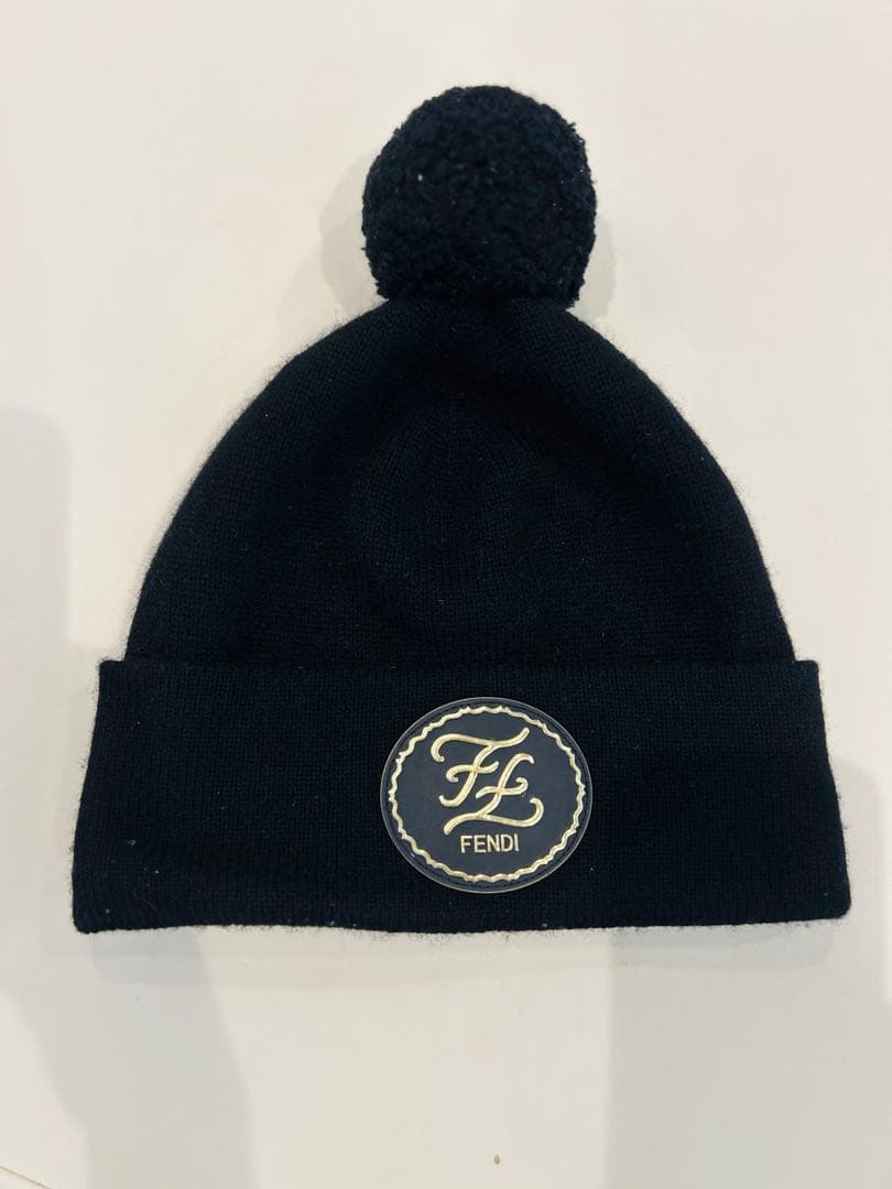 FENDI フェンディ カシミヤ100％ ニット帽 黒 FXQ056 A9CF