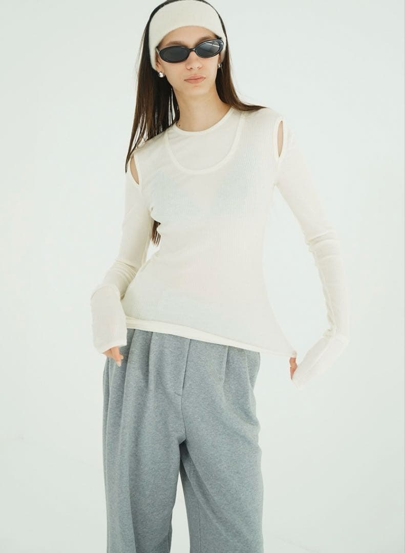CLANEクラネ　LAYERED SHOULDER CUT TOPS カットソー