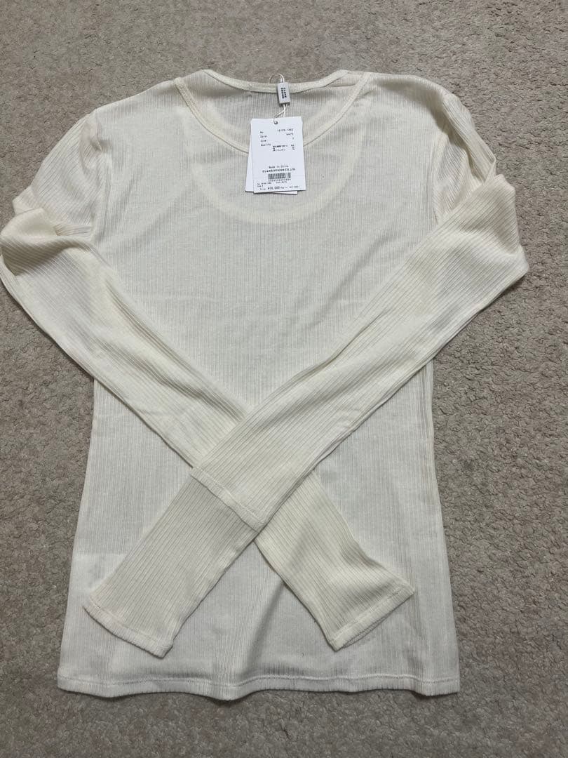 CLANEクラネ　LAYERED SHOULDER CUT TOPS カットソー