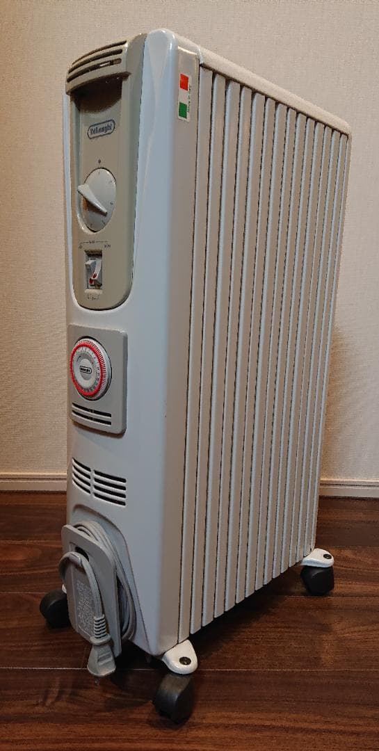 24時間タイマー付で就寝時やお出掛けにも安心♪ デロンギ オイルヒーター 中古