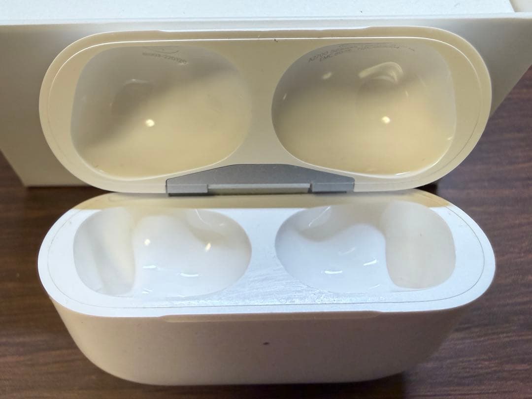 Apple AirPods Pro2 第2世代　本体 充電ケース付き