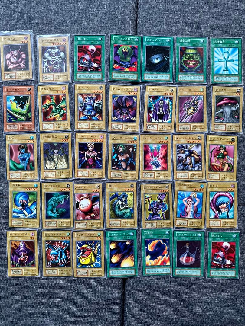 【引退品】遊戯王 まとめ売り 初期等　光り物多数（初期、レリーフ有）