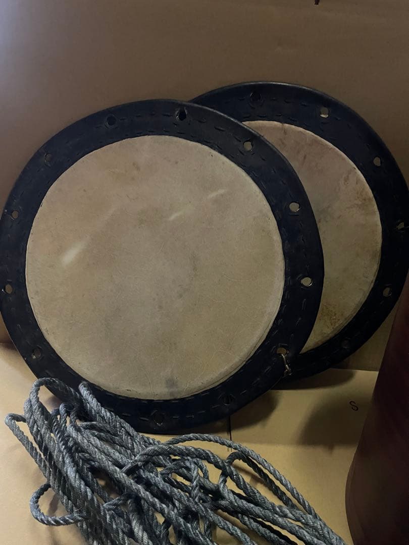 ②桶胴太鼓 本革　1.5尺 太鼓 桶太鼓 直径約47㎝ 高さ約40㎝ バチ 付き