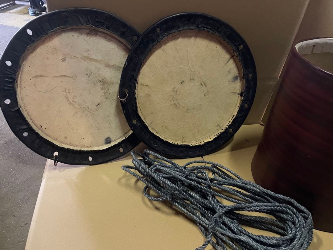 ②桶胴太鼓 本革　1.5尺 太鼓 桶太鼓 直径約47㎝ 高さ約40㎝ バチ 付き
