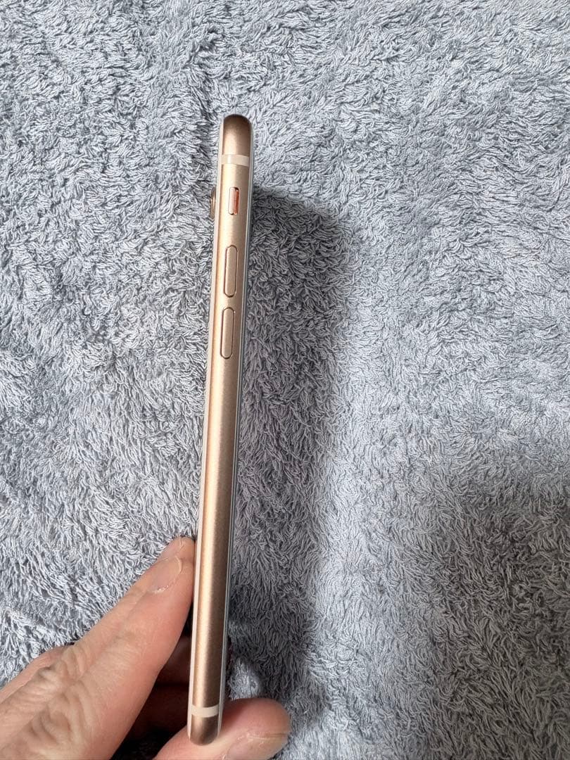 Apple iPhone 8 ゴールド 本体