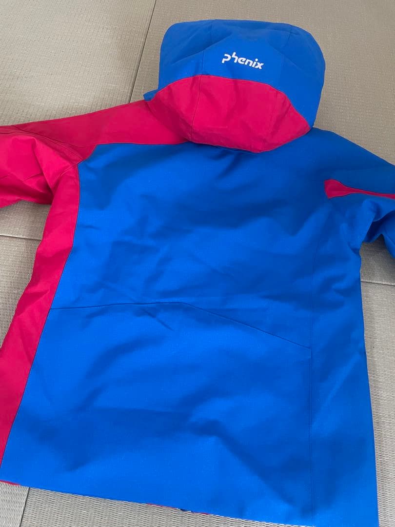 phenix(フェニックス)スキーウェア 子ども用 上着は赤青、パンツは紺色