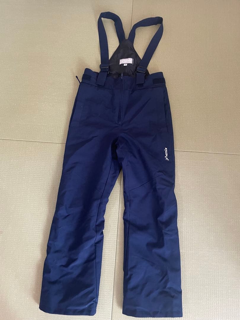 phenix(フェニックス)スキーウェア 子ども用 上着は赤青、パンツは紺色