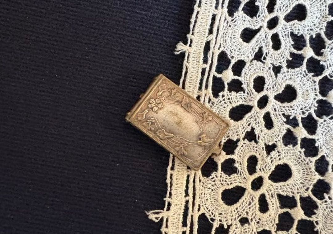 フランスアンティーク　ミニチュア　カルネドバル型　写真　ペンダントトップ