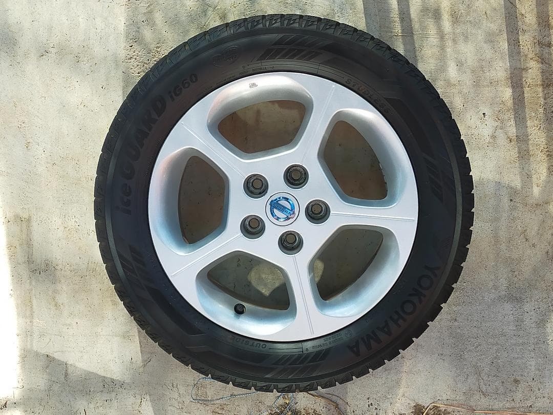 リーフ (ZE0) 用アルミ＋スタッドレスig60 205/55r16 23年製