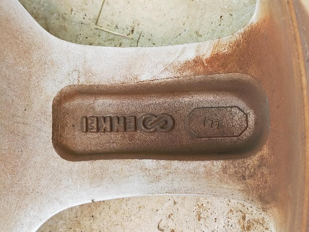 リーフ (ZE0) 用アルミ＋スタッドレスig60 205/55r16 23年製