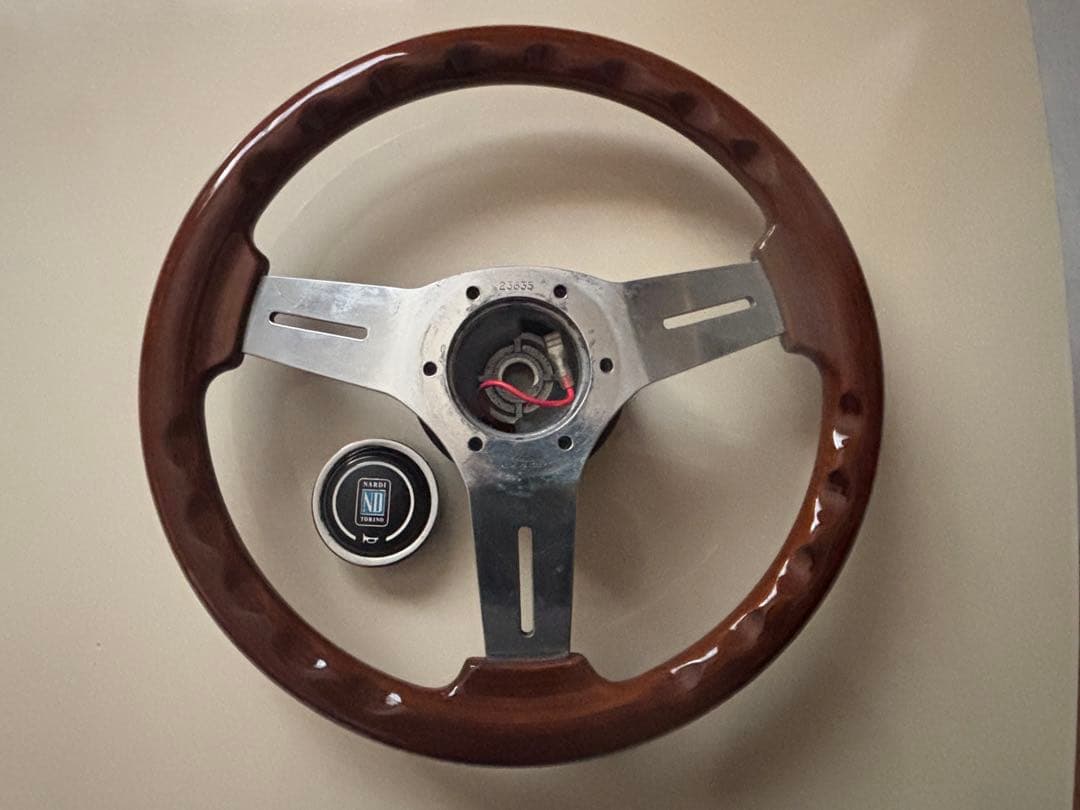 エ*ン様 ★NARDI ウッドコンビステアリング 23635★ホーンボタン、ボス