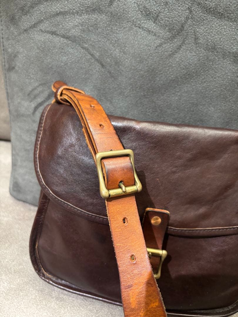 SLOW レザー ショルダーバッグ ダークブラウン