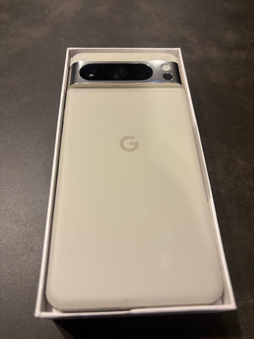 Google Pixel 8 Pro ホワイト本体　ポーチセット