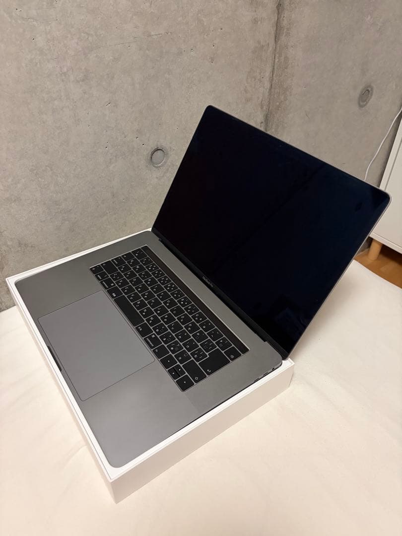 MacBook Pro 2018 15.4インチ　スペースグレイ