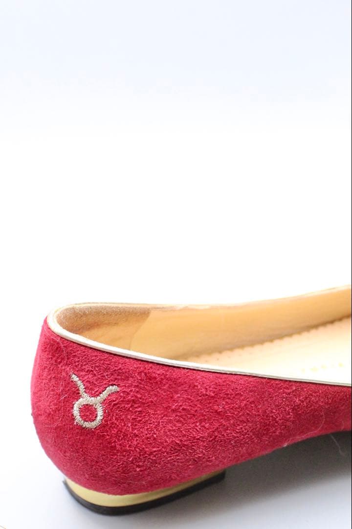 「CHARLOTTE OLYMPIA」　牛モチーフ　スエード　フラットシューズ